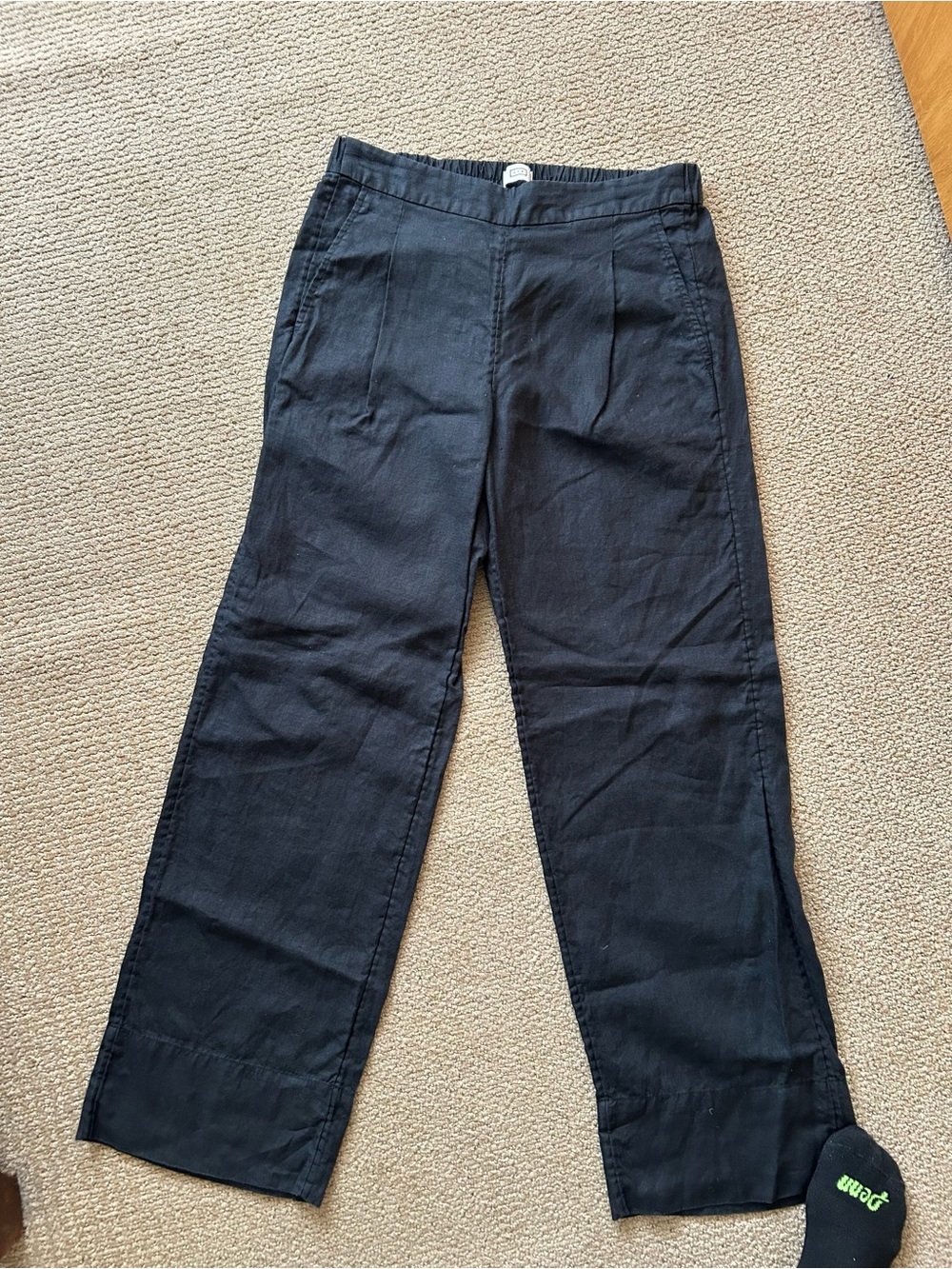 AYR brand black 100% linen pants. Stretchy, comfortable and stylish